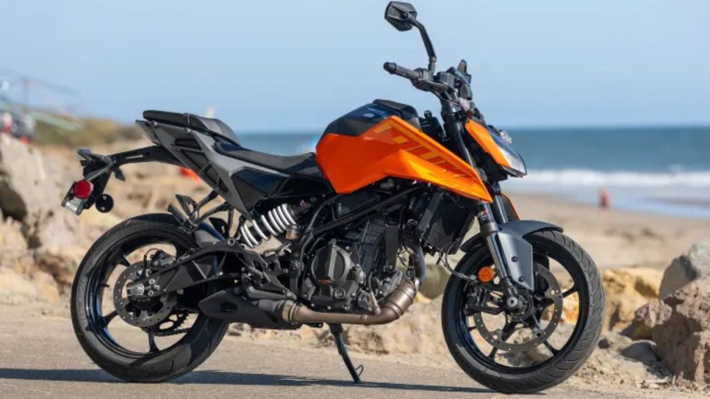 2025 KTM 250 Duke Review – A Fun and Civilized Riding Experience 1 KTM 250 Duke