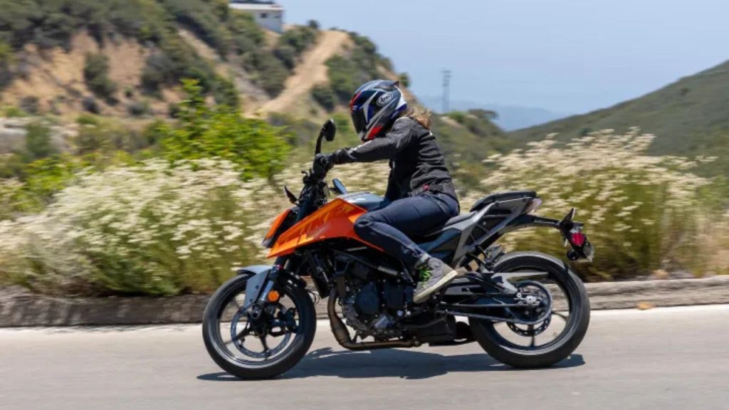 2025 KTM 250 Duke Review – A Fun and Civilized Riding Experience 4 KTM 250 Duke