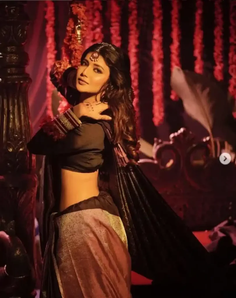 Samridhii Shukla Looks Royal and Elegant in Her Latest Photoshoot 2 Samridhii Shukla Looks Royal and Elegant in Her Latest Photoshoot